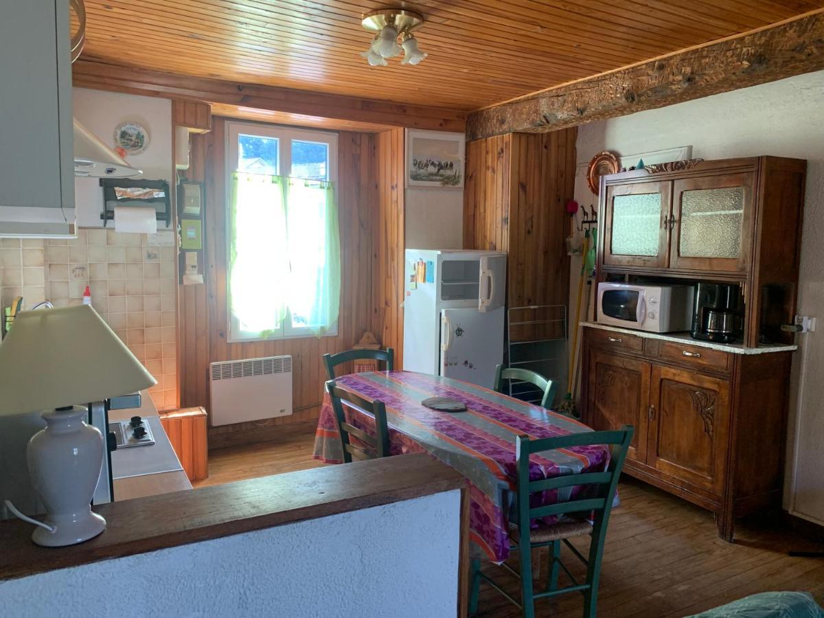 Joli Appartement Dans Une Maison Ancienne Ax-les-Thermes Luaran gambar